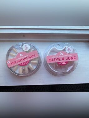 Olive & June The Instant Mani Press-On Nails - Cream/Nude and French chrome